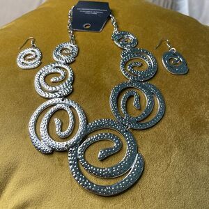 NWT Silver Tone Spiral Style Necklace w/ Spiral Earrings - OS